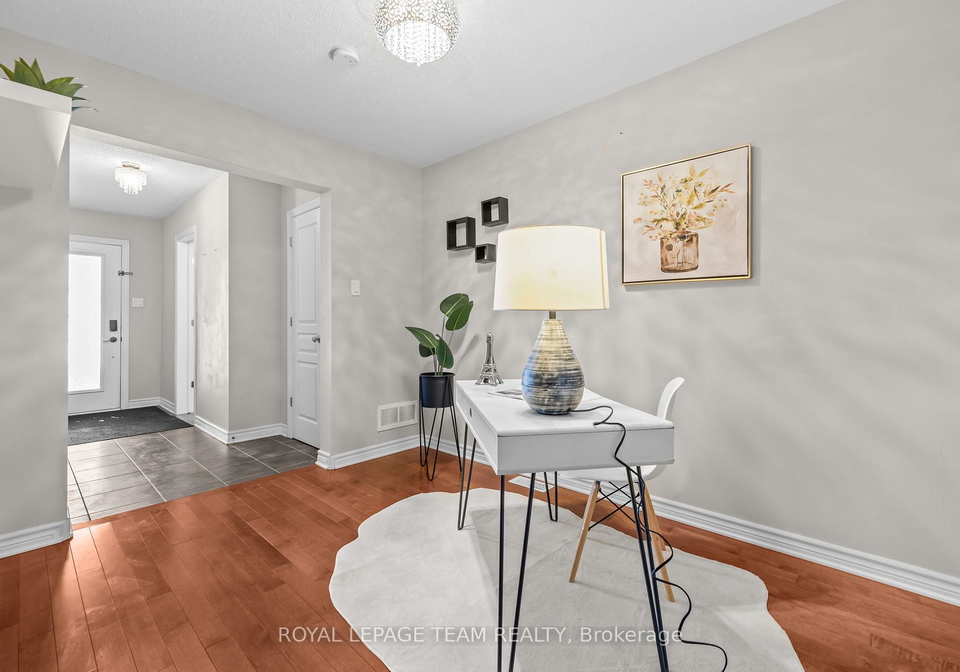 92-stockholm-private-ottawa-ontario-x12962828