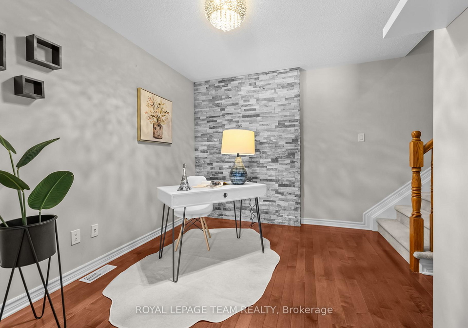 92-stockholm-private-ottawa-ontario-x12962828