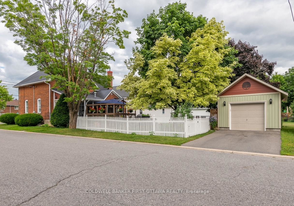 256-ab-flora-street-carleton-place-ontario-x12963082