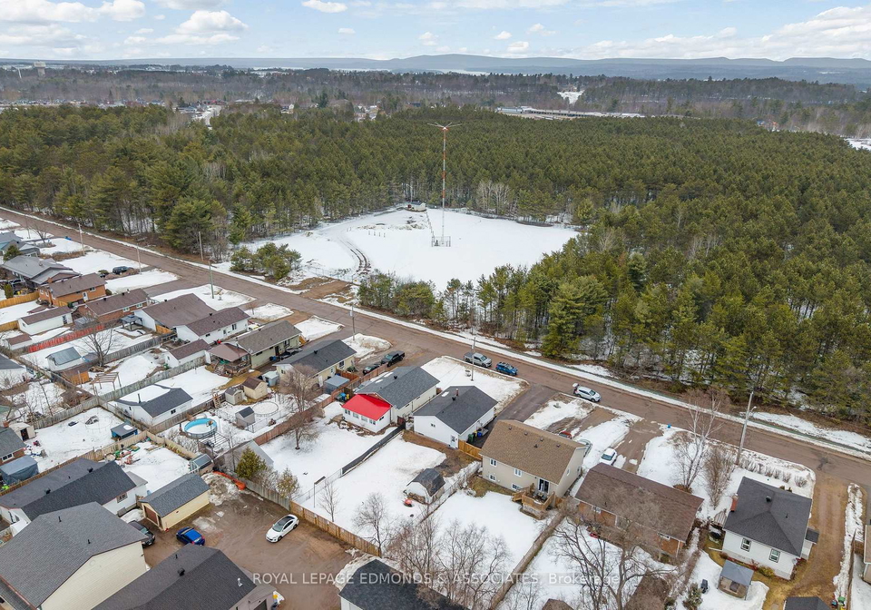 20-wilbert-street-petawawa-ontario-x12963590