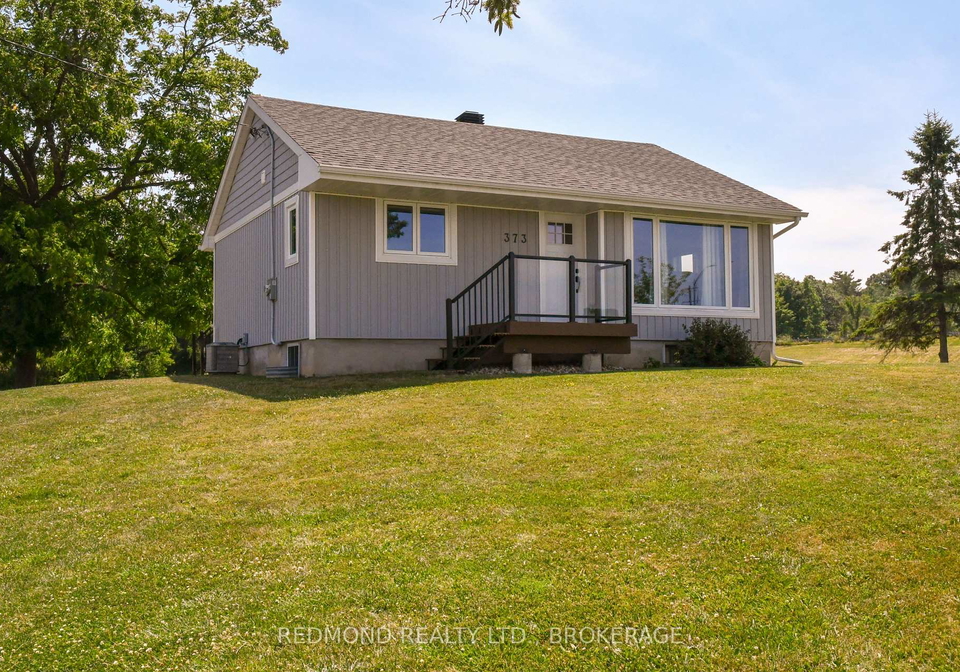 373-highway-2-road-front-of-leeds-seeleys-bay-ontario-x12964764