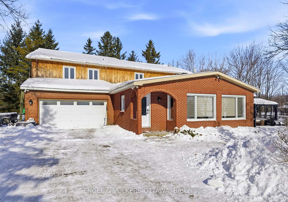 14120-county-road-13-north-stormont-ontario-x12965452