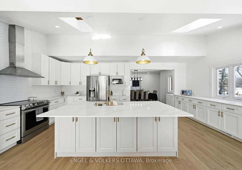 14120-county-road-13-north-stormont-ontario-x12965452