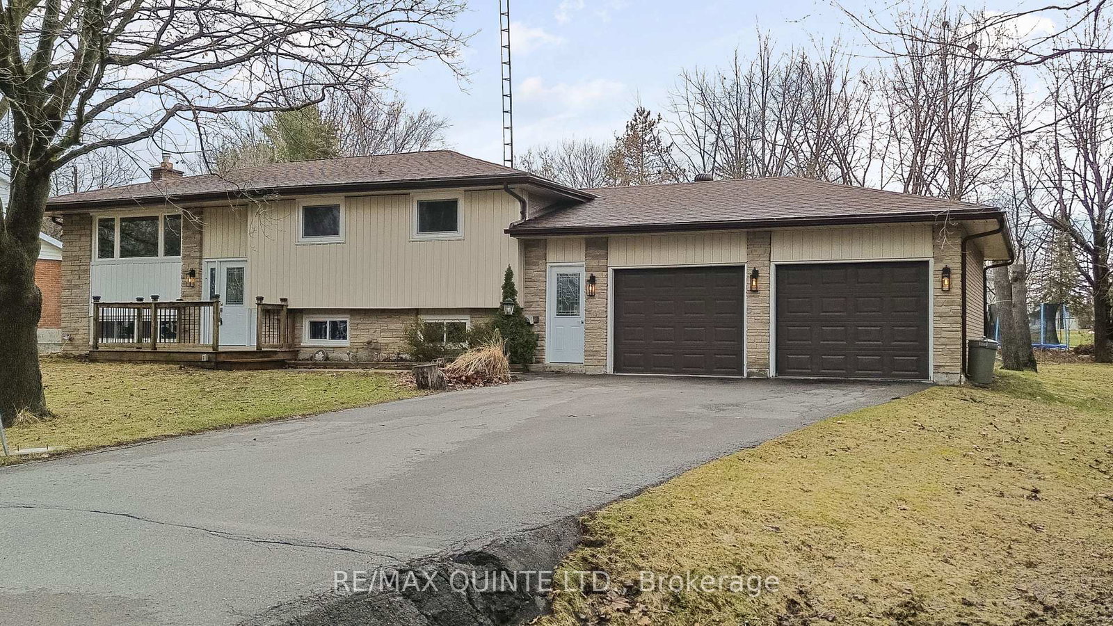 20-taylor-drive-prince-edward-county-ontario-x12965858