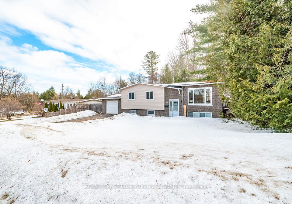 65-armstrong-road-petawawa-ontario-x12966194