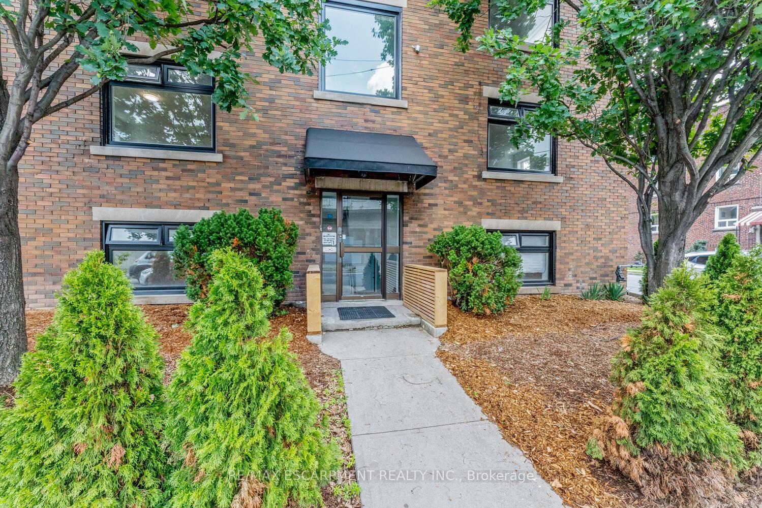 127-victoria-avenue-s-hamilton-ontario-x12966454