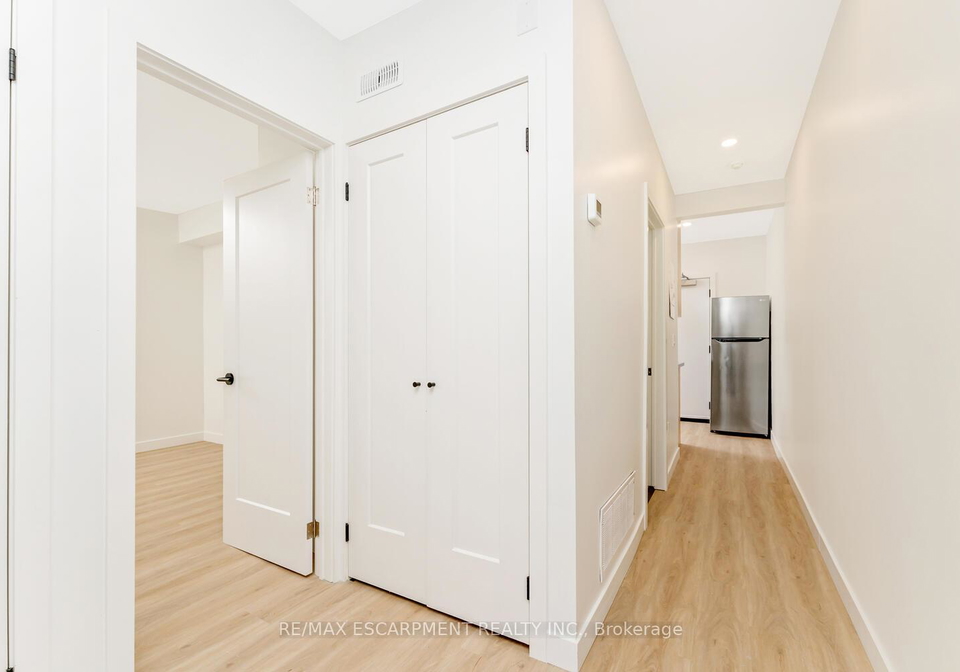 127-victoria-avenue-s-hamilton-ontario-x12966454