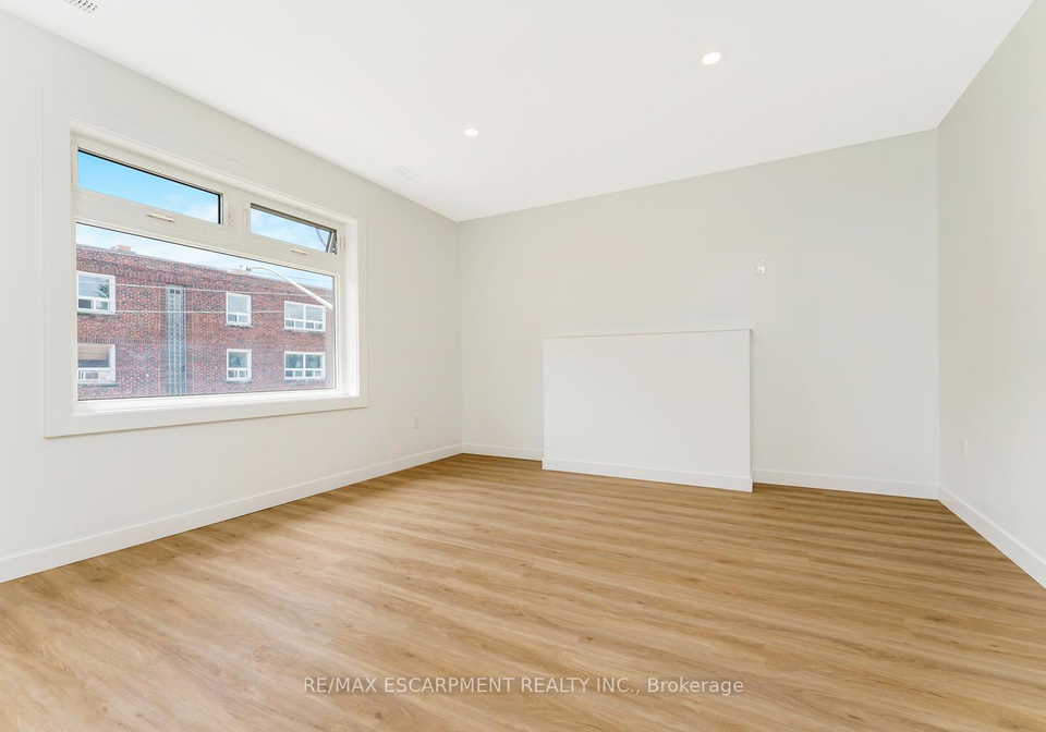 127-victoria-avenue-s-hamilton-ontario-x12966454