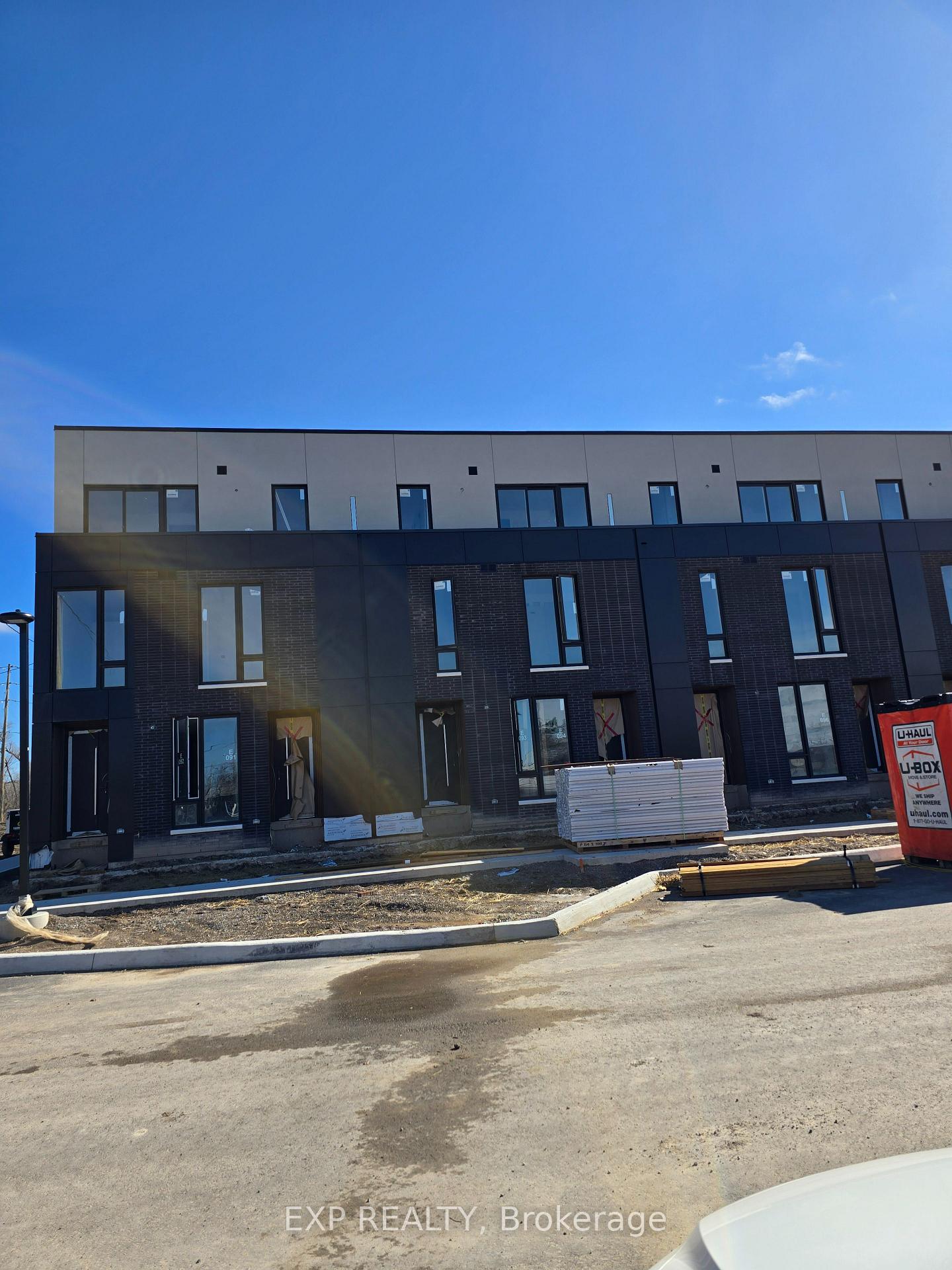 114-everett-common-st-catharines-ontario-x12967984