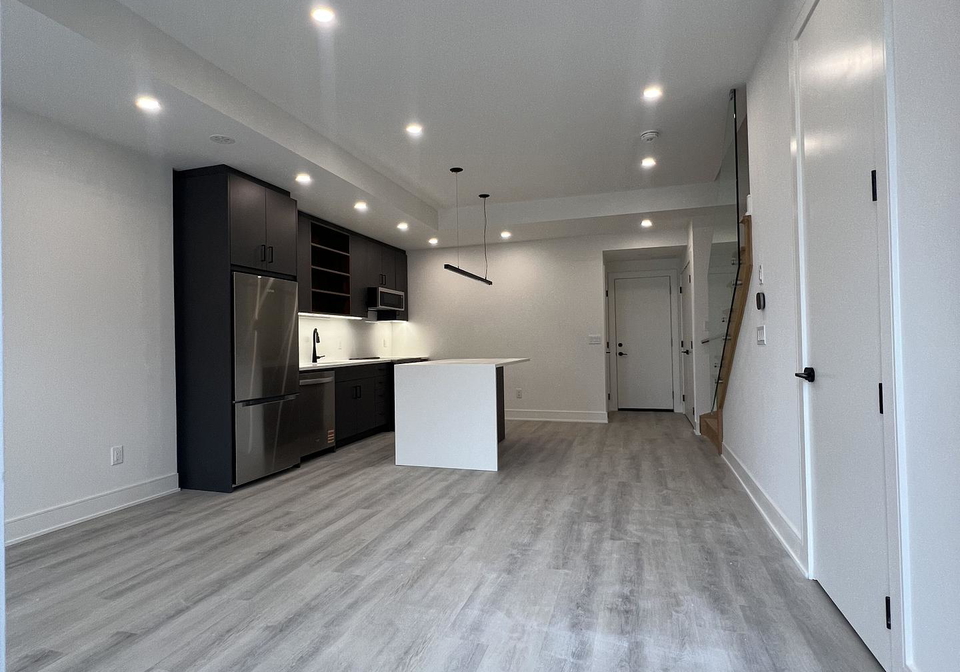 174-everett-common-st-catharines-ontario-x12968836
