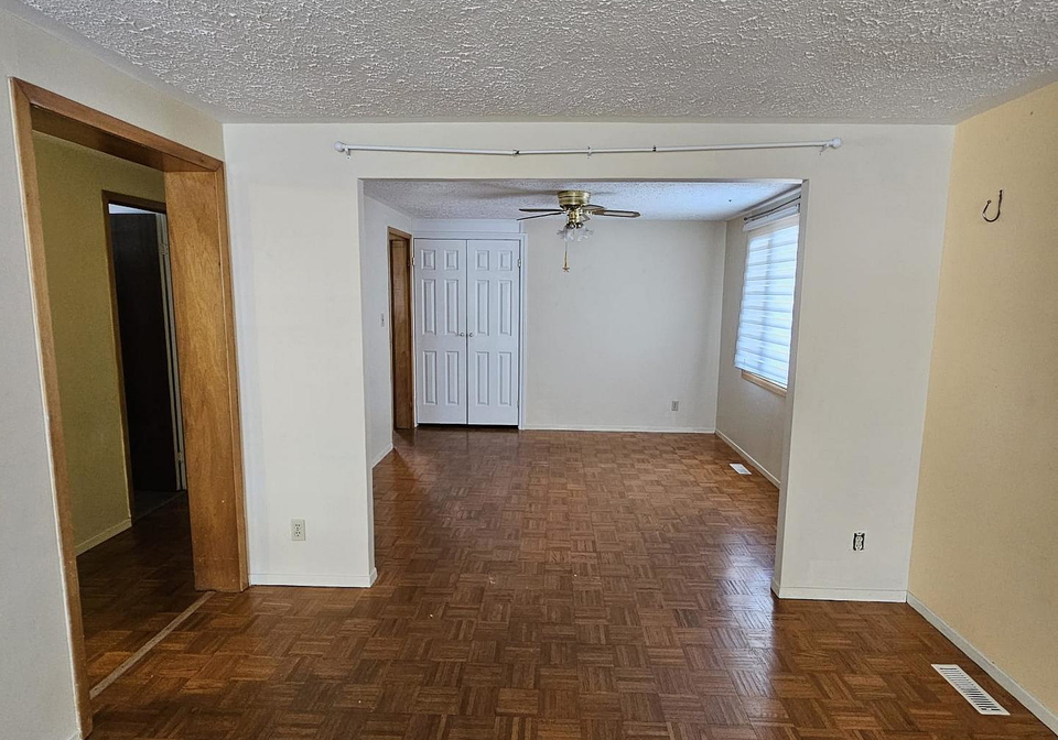 18-valley-crescent-elliot-lake-ontario-x12968880