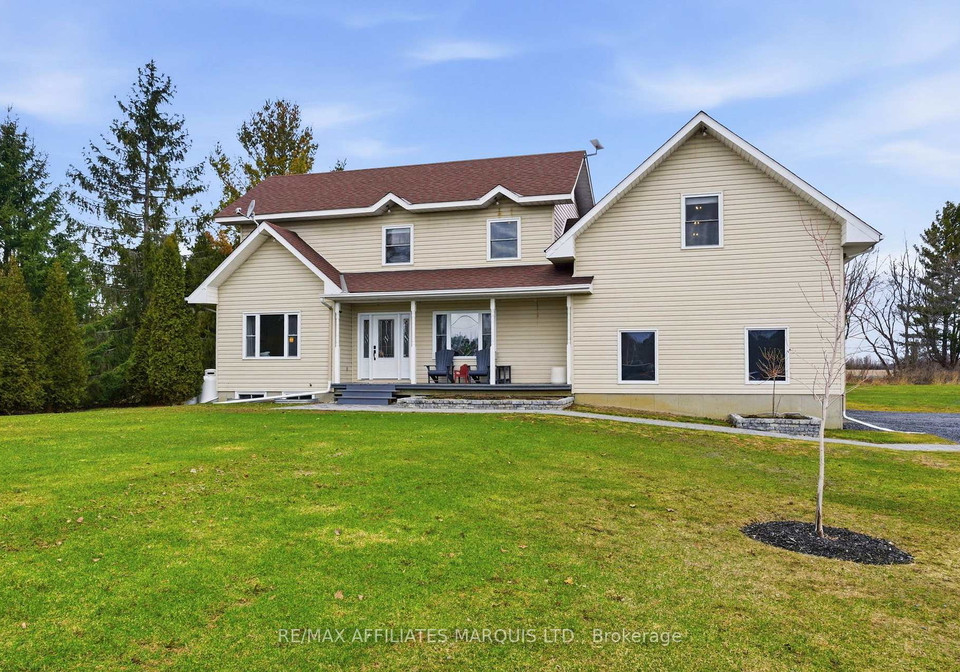 14229-county-road-2-south-stormont-ontario-x12968886