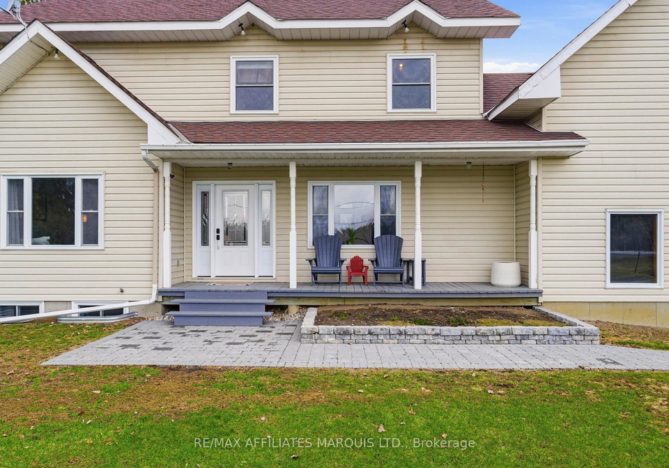 14229-county-road-2-south-stormont-ontario-x12968886