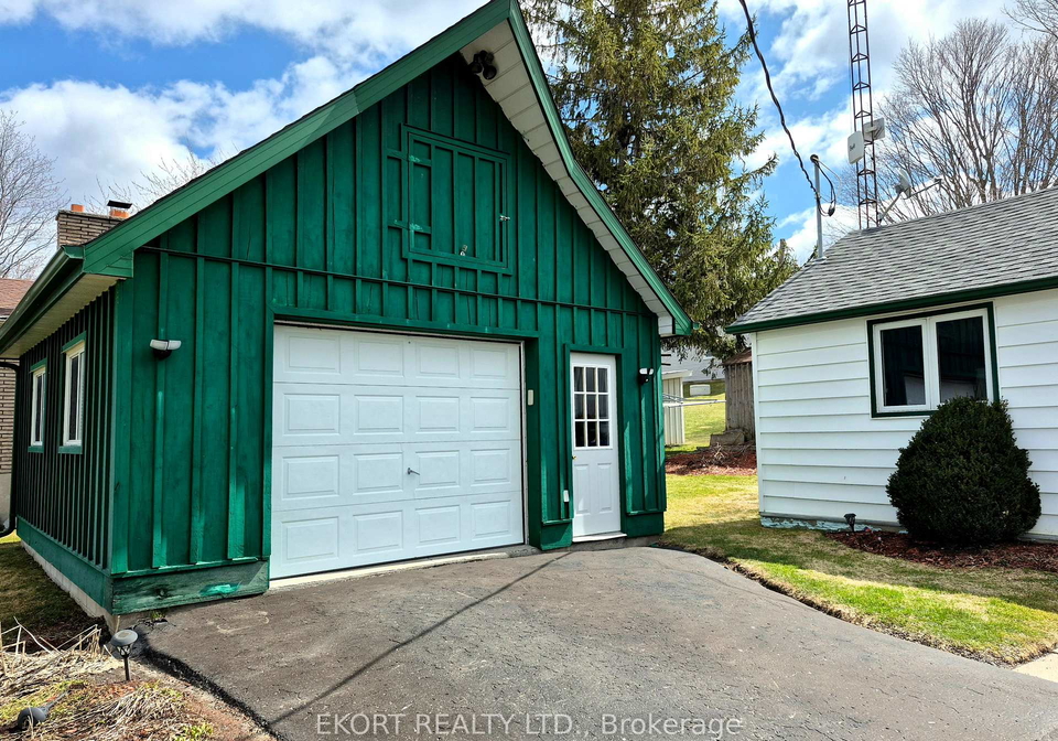 40-demille-street-prince-edward-county-ontario-x12972478