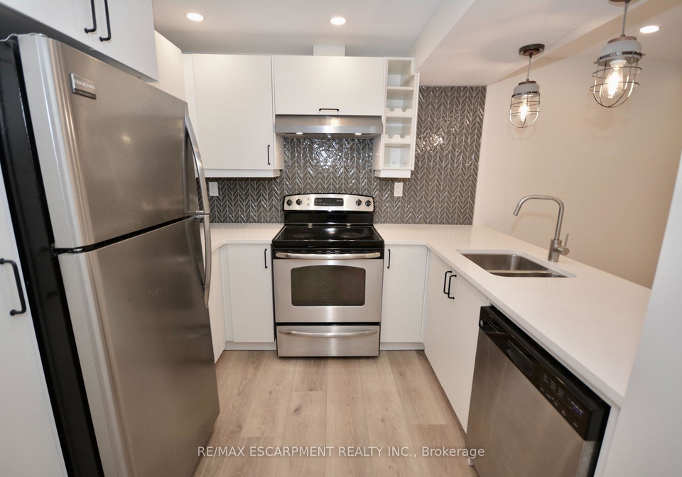 17-inverness-avenue-w-hamilton-ontario-x12973098