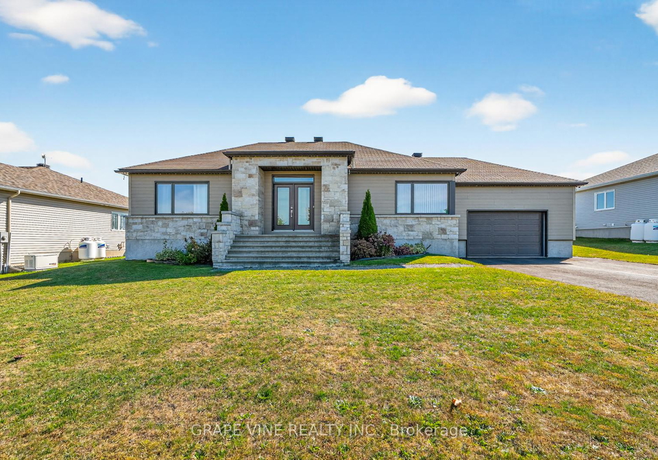 18-calco-crescent-north-stormont-ontario-x12973310