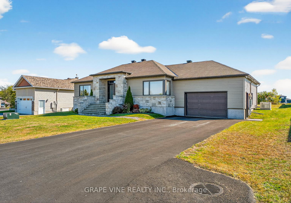 18-calco-crescent-north-stormont-ontario-x12973310