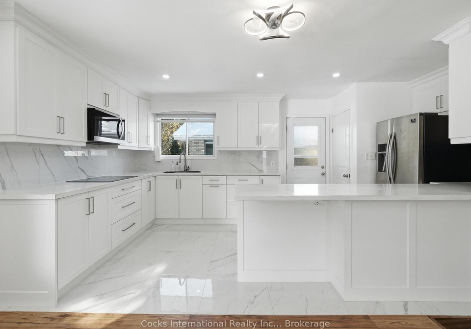 36-susan-street-w-huntsville-ontario-x12973362