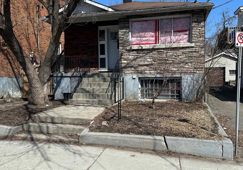 259-granville-street-n-ottawa-ontario-x12974074
