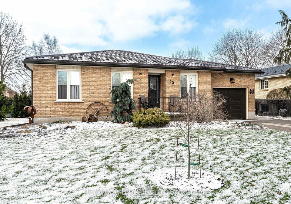 35-sparling-crescent-st-marys-ontario-x12974138