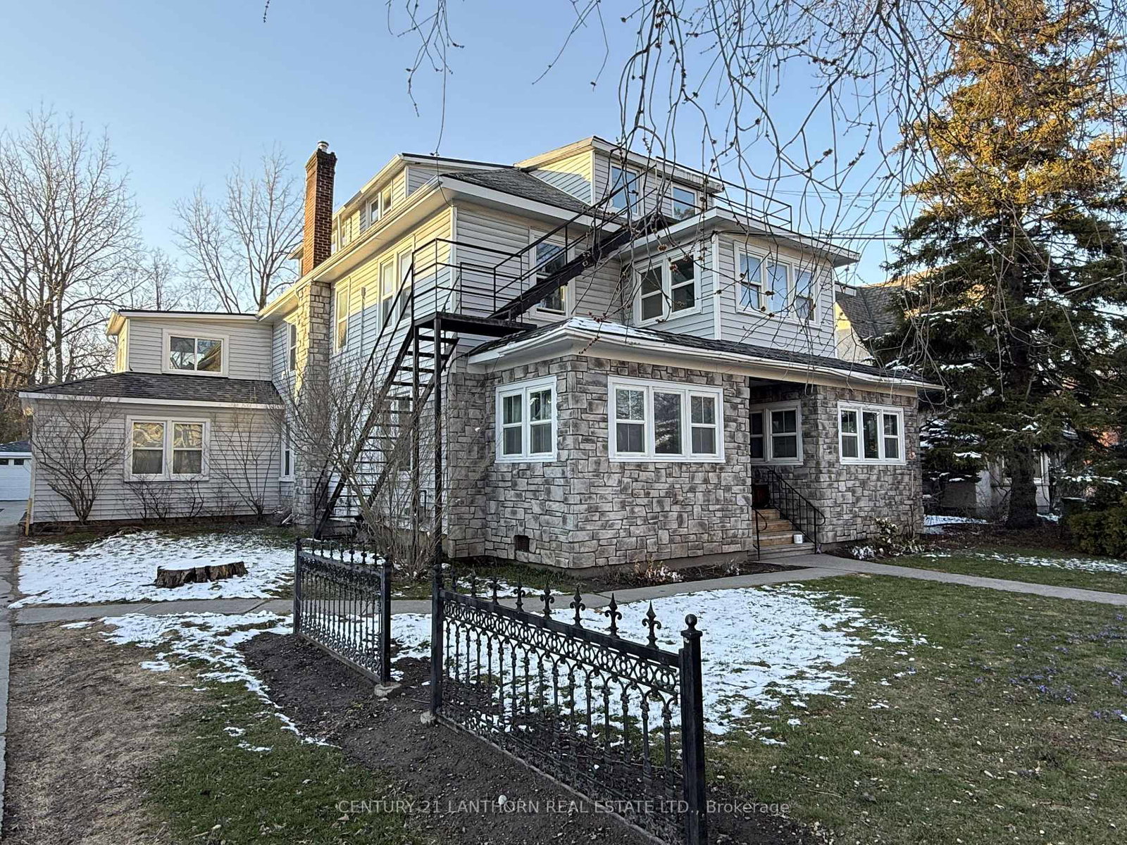 47-king-street-prince-edward-county-ontario-x12974448