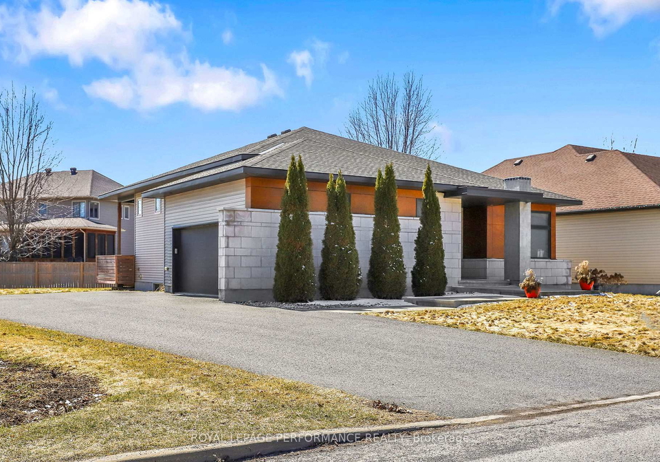 32-moore-street-ottawa-ontario-x12975848