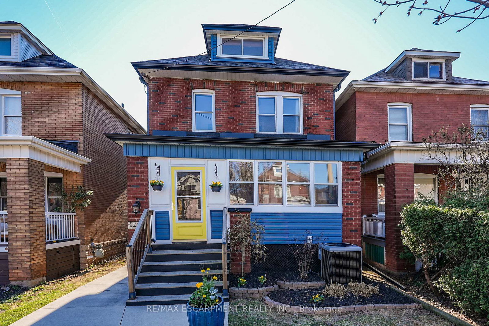 207-edgemont-street-s-hamilton-ontario-x12977812