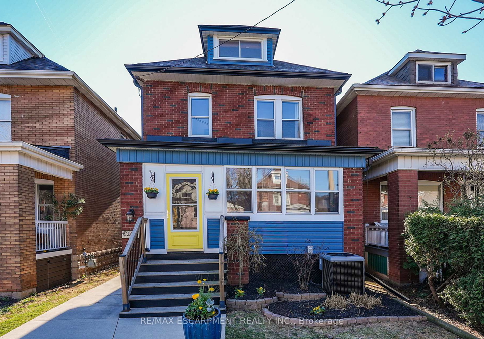207-edgemont-street-s-hamilton-ontario-x12977812