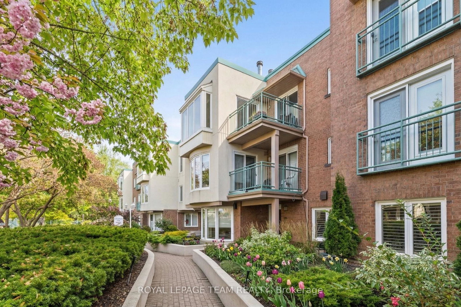 1-columbus-avenue-ottawa-ontario-x12977994