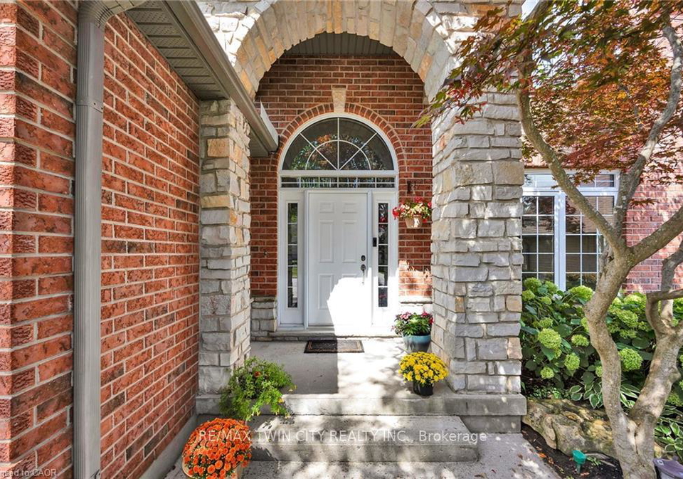 232-the-lions-gate-waterloo-ontario-x12978366