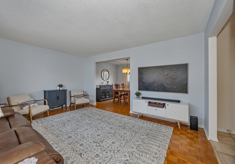 372-phoenix-crescent-ottawa-ontario-x12978394