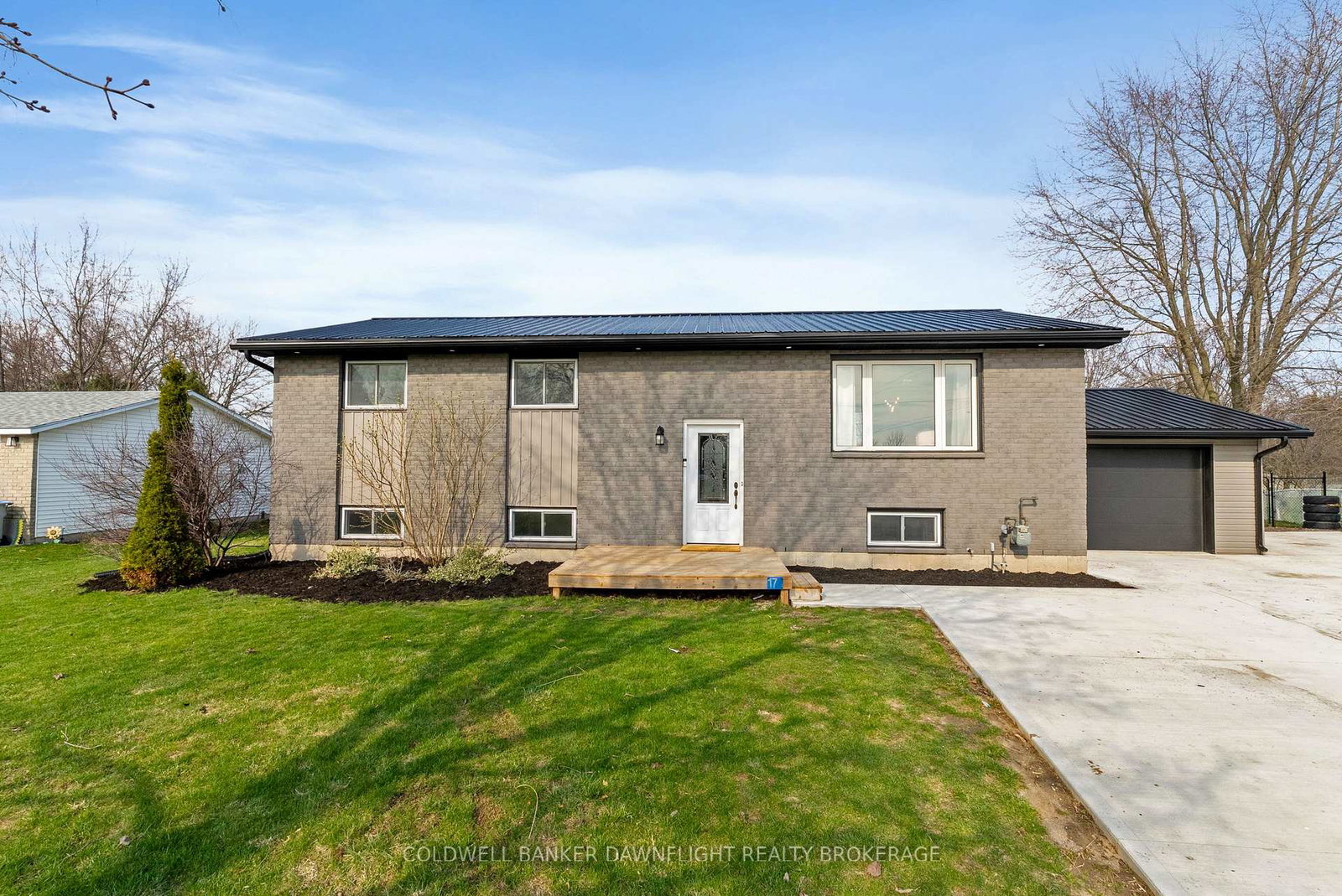 17-hawthorn-crescent-north-middlesex-ontario-x12979194