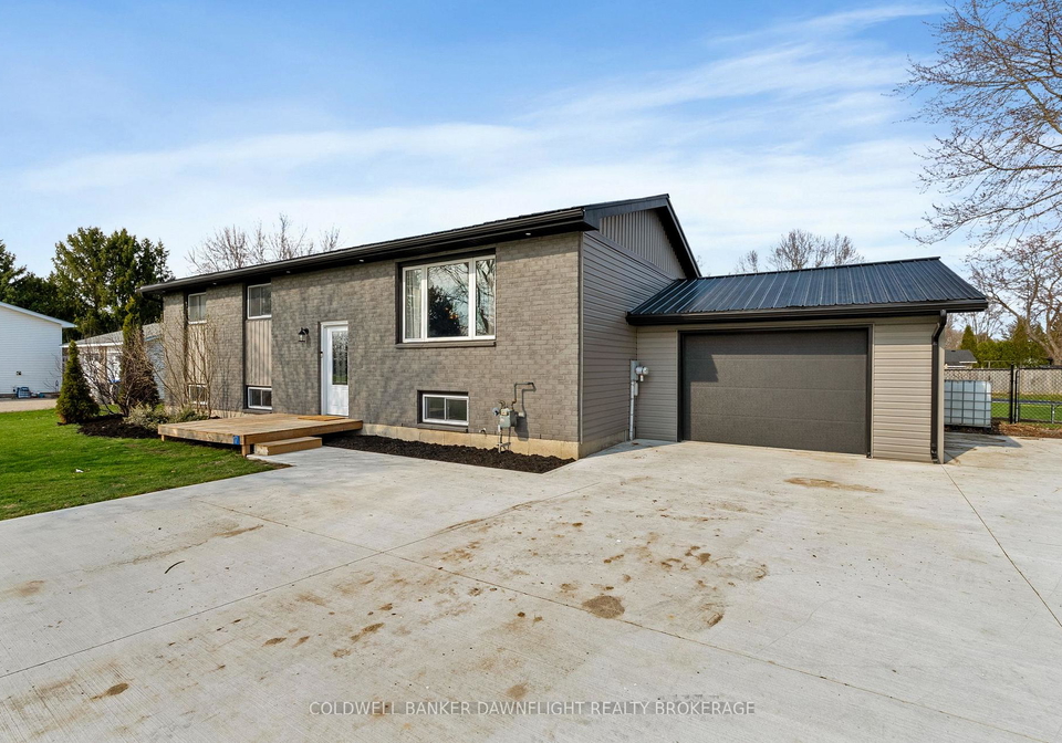 17-hawthorn-crescent-north-middlesex-ontario-x12979194