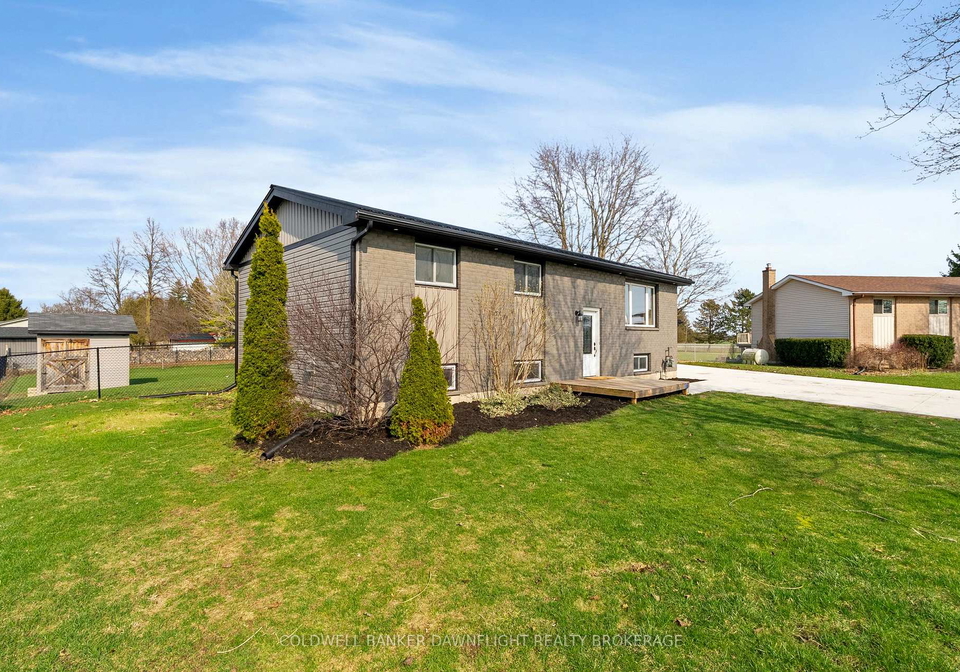 17-hawthorn-crescent-north-middlesex-ontario-x12979194