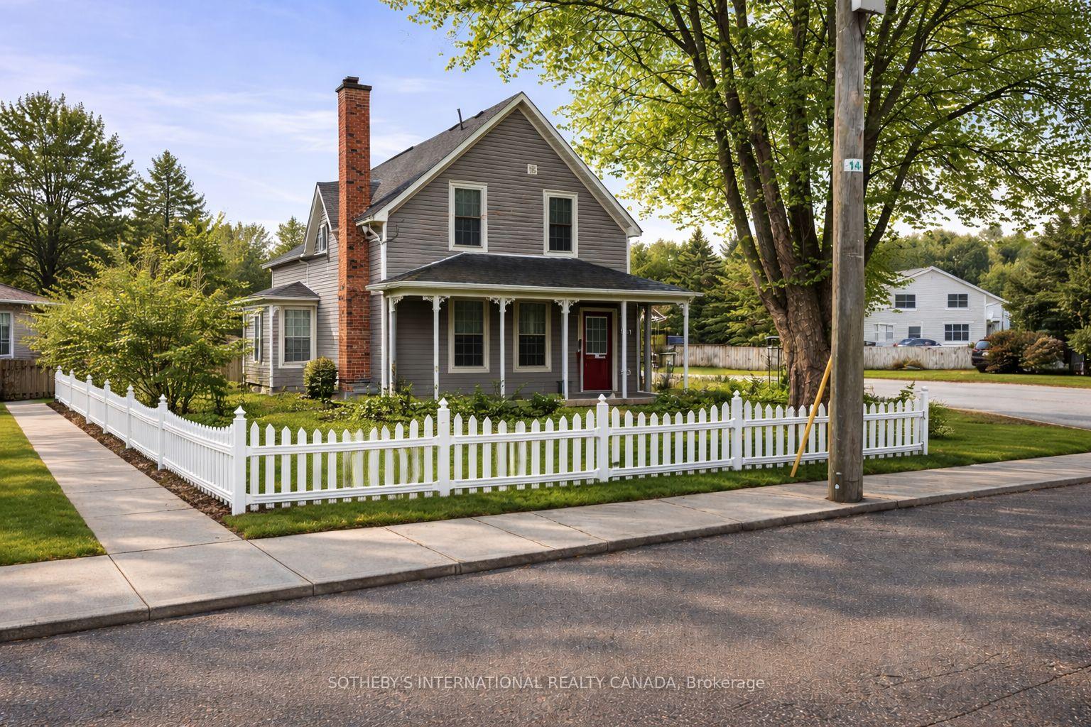 35-lake-street-prince-edward-county-ontario-x12979284