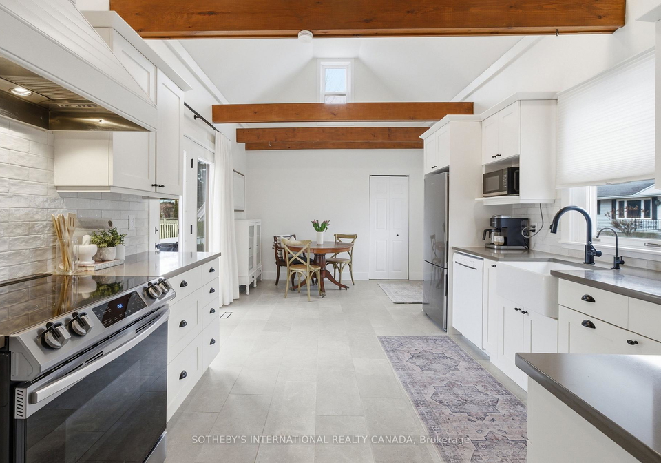 35-lake-street-prince-edward-county-ontario-x12979284
