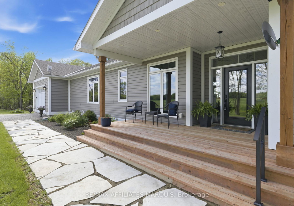 12-r9-road-rideau-lakes-ontario-x12980274
