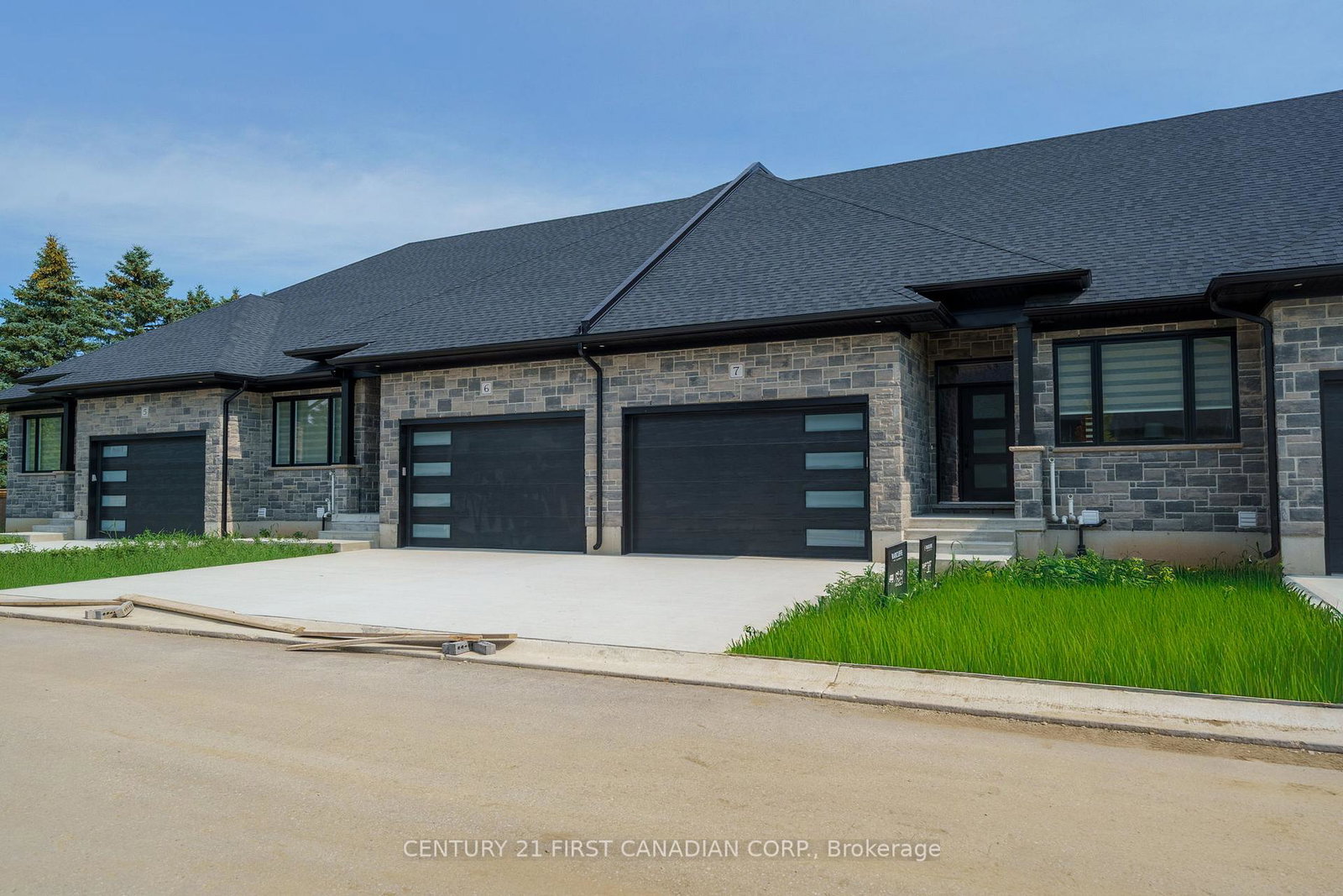 32-postma-crescent-north-middlesex-ontario-x12980634