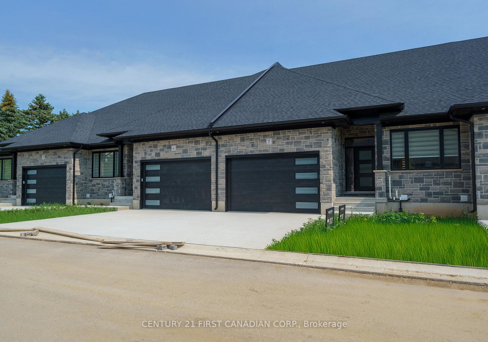 32-postma-crescent-north-middlesex-ontario-x12980634