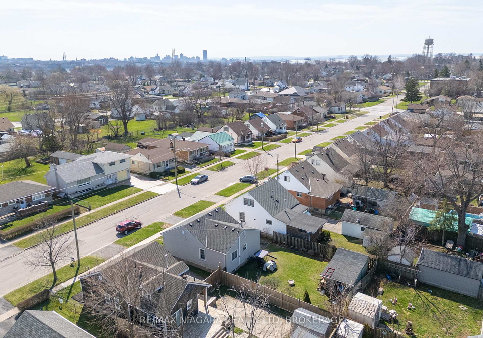 42-douglas-street-fort-erie-ontario-x12981022