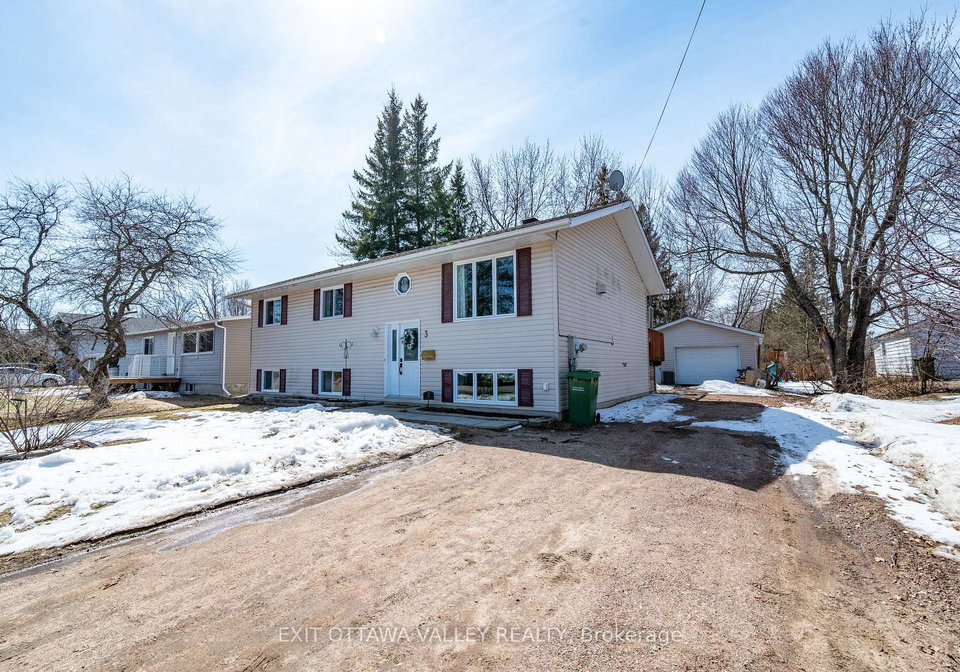 3-selkirk-street-petawawa-ontario-x12981390