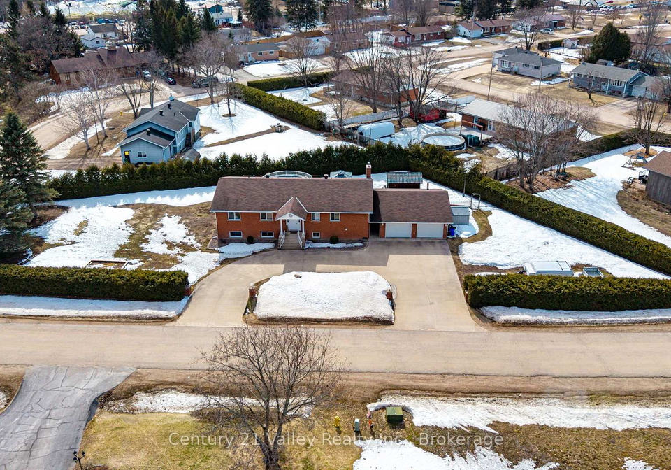 690-pineridge-crescent-petawawa-ontario-x12981654