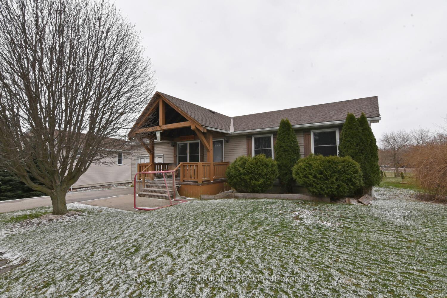 9907-eric-street-lambton-shores-ontario-x12981916
