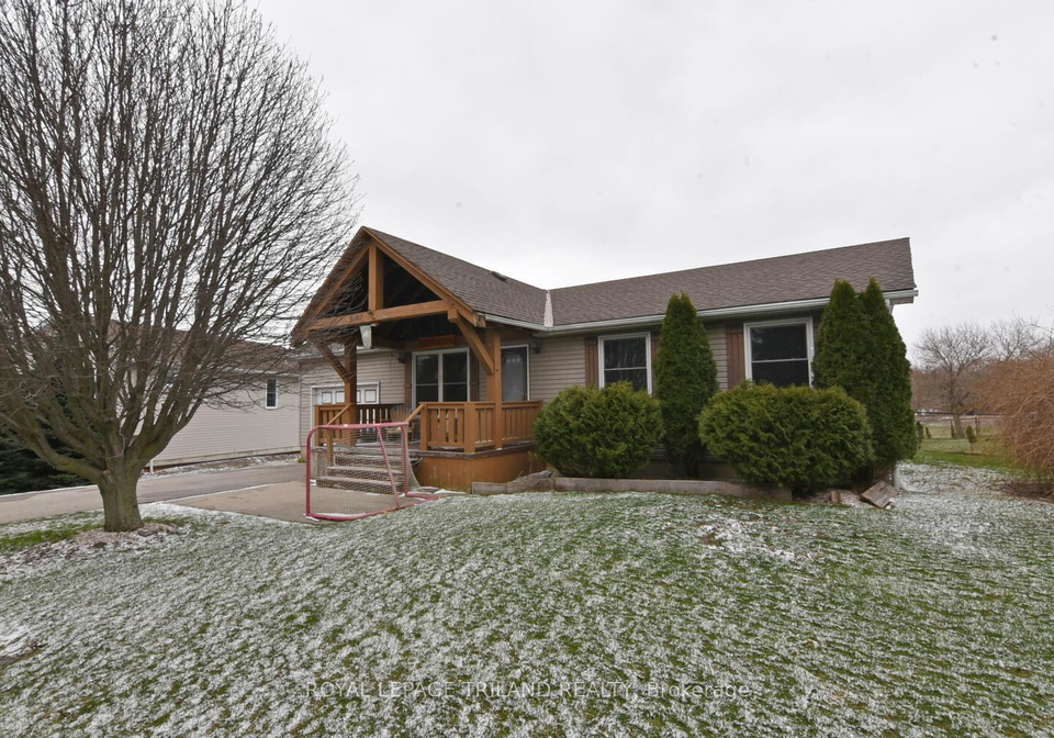 9907-eric-street-lambton-shores-ontario-x12981916
