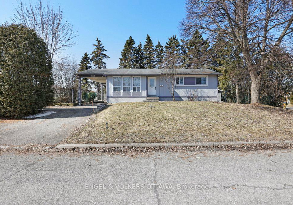 424-phoenix-crescent-ottawa-ontario-x12981964