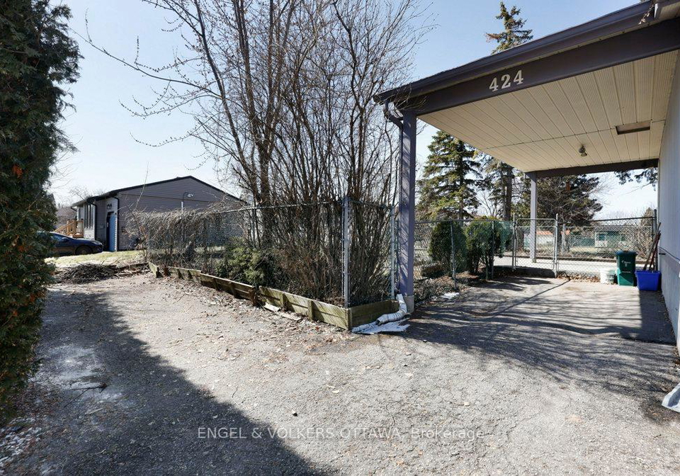 424-phoenix-crescent-ottawa-ontario-x12981964