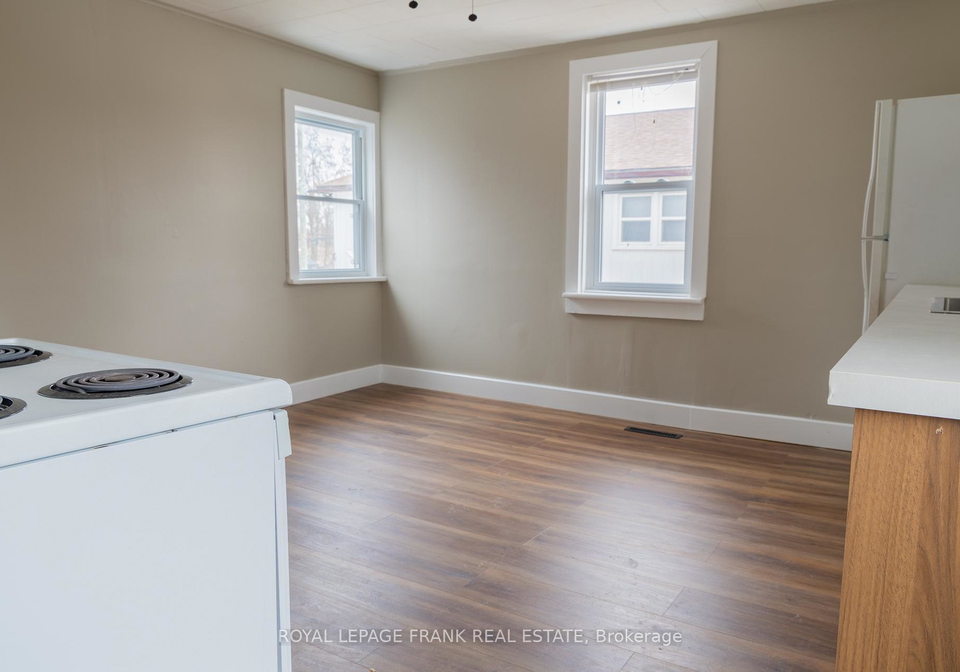 39-glenelg-street-e-kawartha-lakes-ontario-x12982398