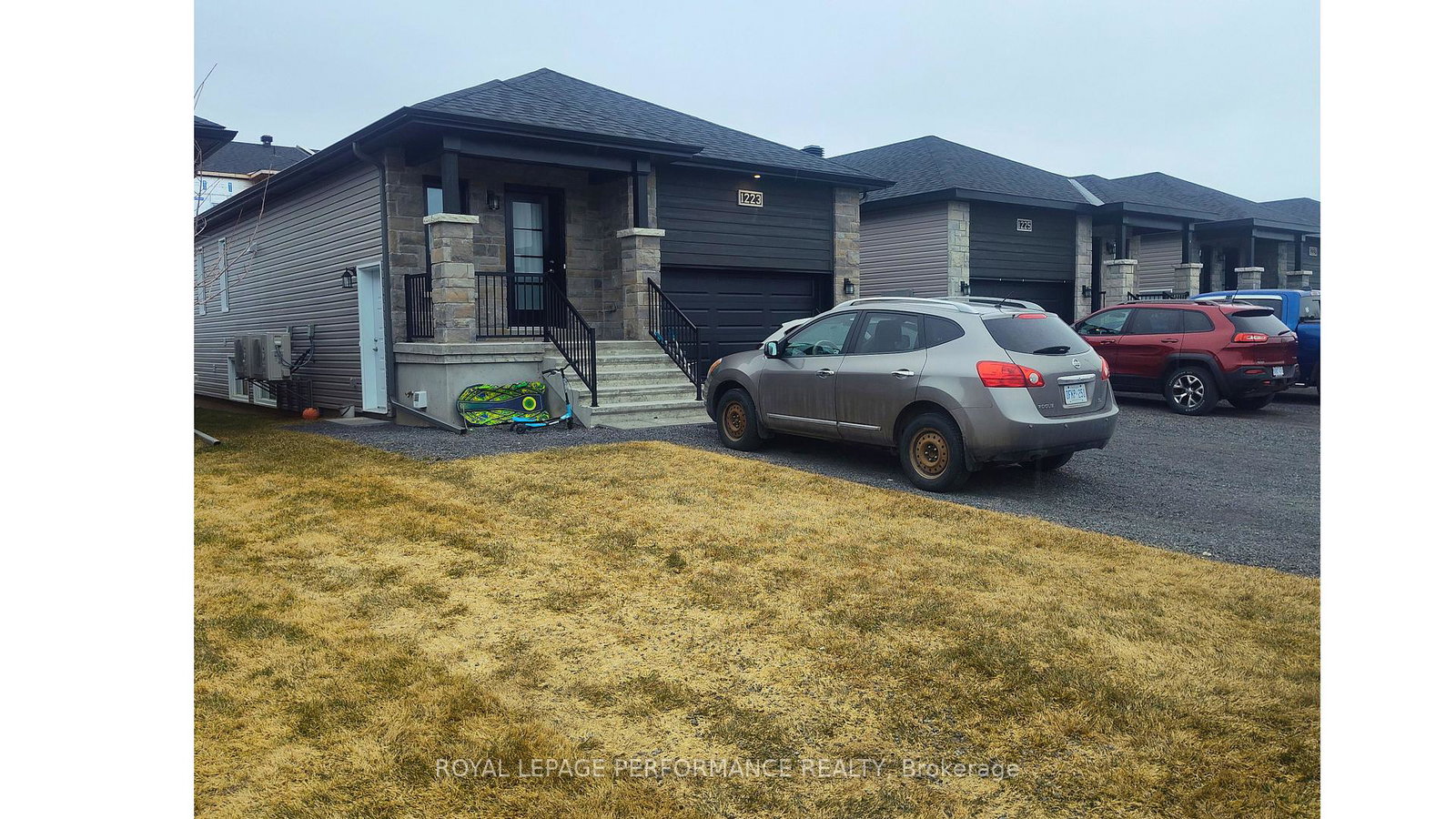 1223a-montblanc-crescent-russell-ontario-x12982912