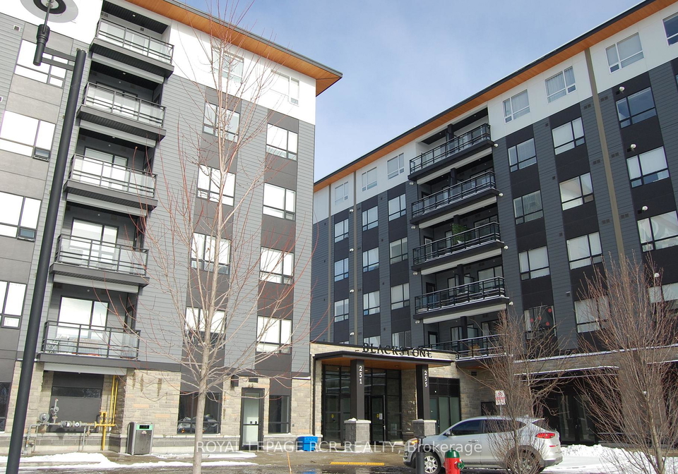 247-northfield-drive-e-waterloo-ontario-x12983000