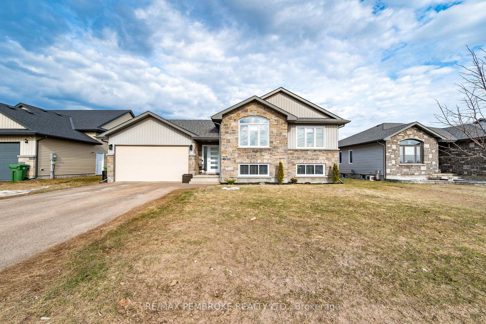 20-liam-street-petawawa-ontario-x12983096